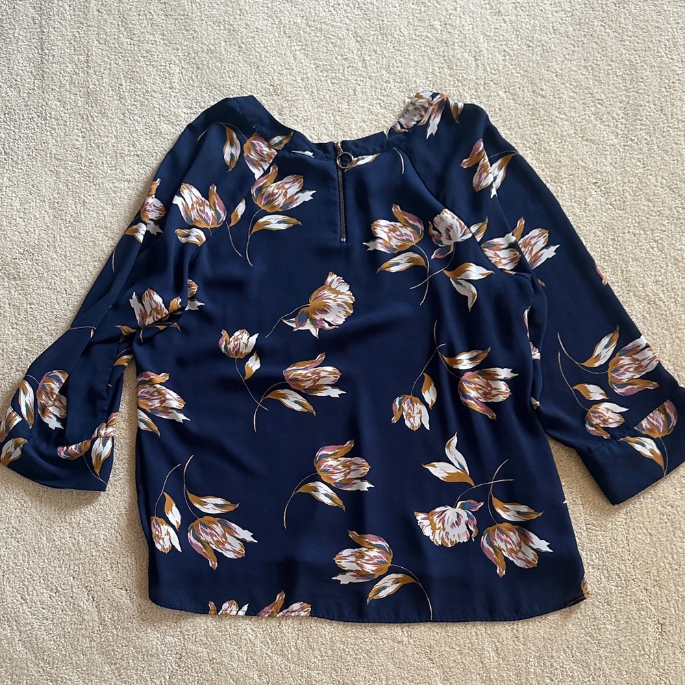 Daniel Rainn Navy Floral Blouse - Picture 3 of 3